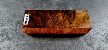 Stocked walnut (Nuss28)
