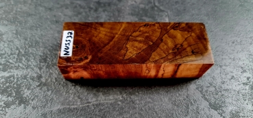 Stocked walnut (Nuss32)