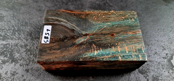 Stabilized bush-hammered beech blue (GBS1) BIG BLOCK