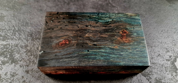 Stabilized bush-hammered beech blue (GBS1) BIG BLOCK
