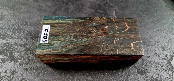 Stabilized bush-hammered beech blue (GBS2) BIG BLOCK