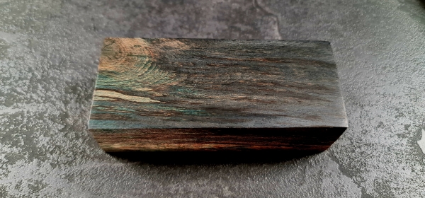 Stabilized bush-hammered beech blue (GBS2) BIG BLOCK