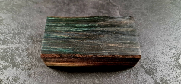 Stabilized bush-hammered beech blue (GBS3) 
