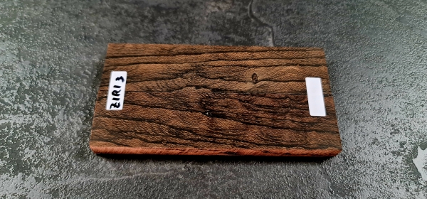 Stabilized Palmira handle scales