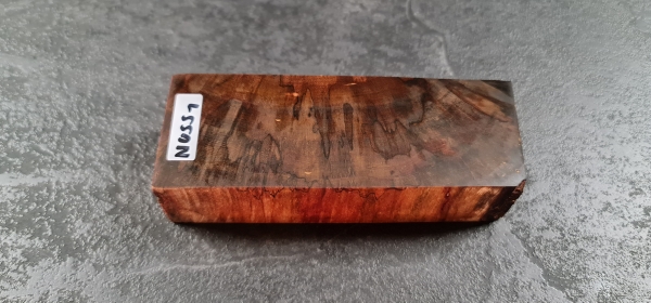 Stocked walnut (Nuss1)
