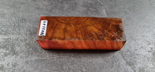 Stocked walnut (Nuss21)