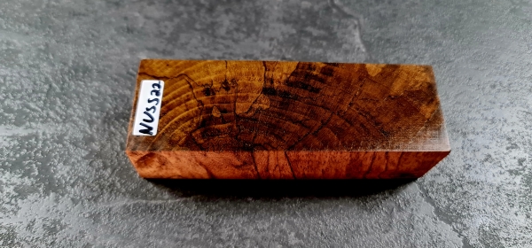 Stocked walnut (Nuss22)