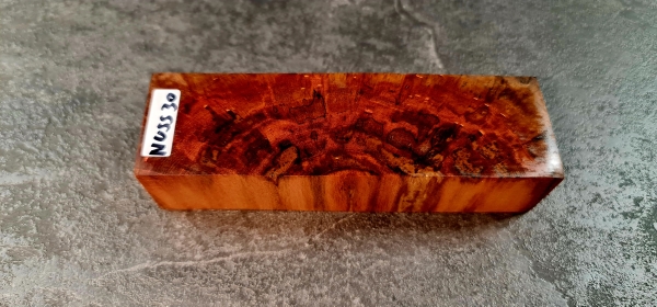 Stocked walnut (Nuss30)