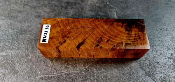 Stocked walnut (Nuss33)