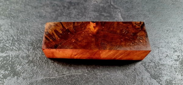 Stocked walnut (Nuss35)