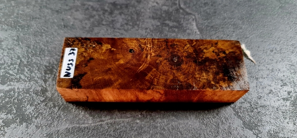 Stocked walnut (Nuss37)