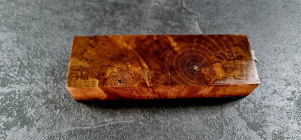 Stocked walnut (Nuss37)